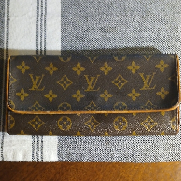 Louis Vuitton Monogram Wallet - Picture 1 of 16